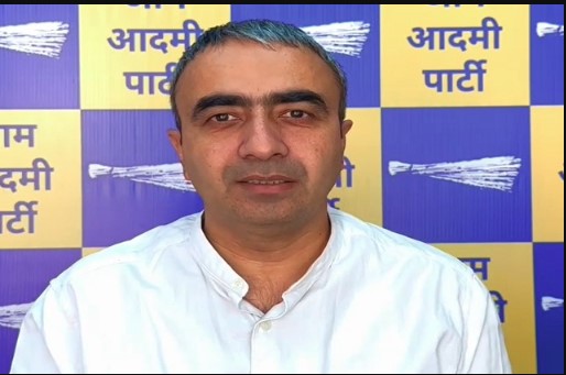 अनुराग ढांडा ने नीतीश सरकार पर साधा निशाना, कहा– 20 साल की सत्ता के बाद भी बिहार विकास से कोसों दूर