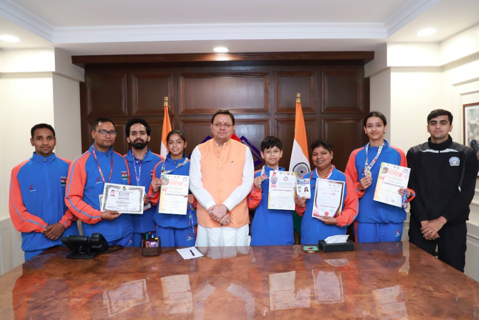 मुख्यमंत्री धामी ने उत्तराखंड के कराटे चैंपियन्स को किया सम्मानित