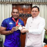 सीएम धामी से मिले वेटलिफ्टर मुकेश पाल 