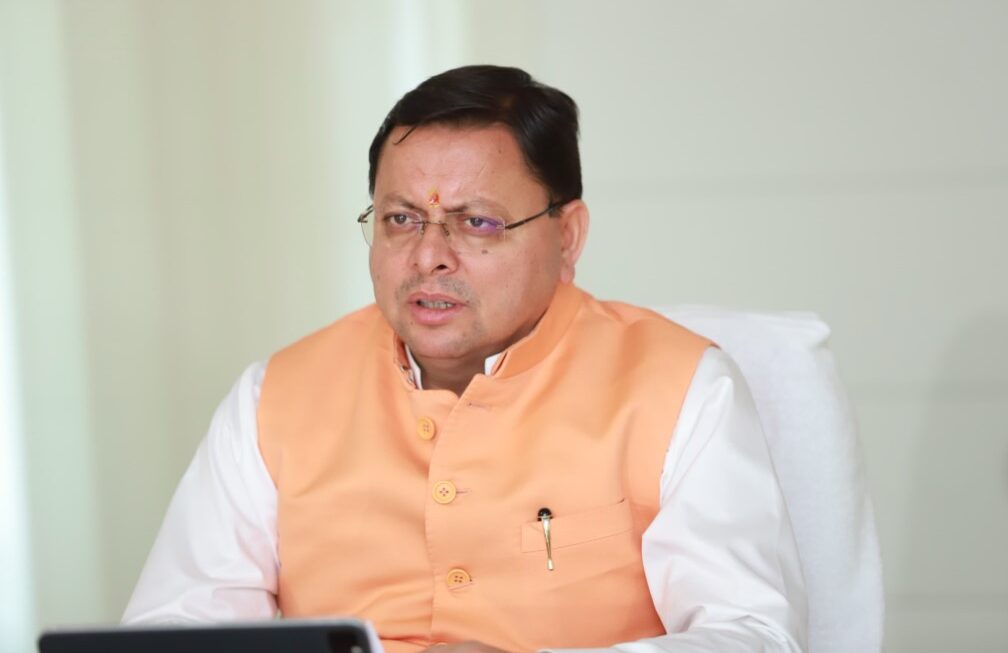 सीएम धामी के निर्देश पर उत्तरकाशी और देहरादून में यूनिवर्सल कार्टन का वितरण शुरू