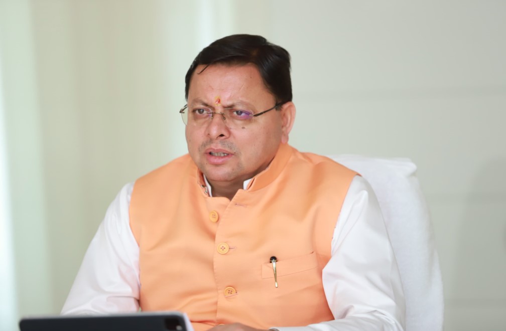 सीएम धामी के निर्देश पर उत्तरकाशी और देहरादून में यूनिवर्सल कार्टन का वितरण शुरू