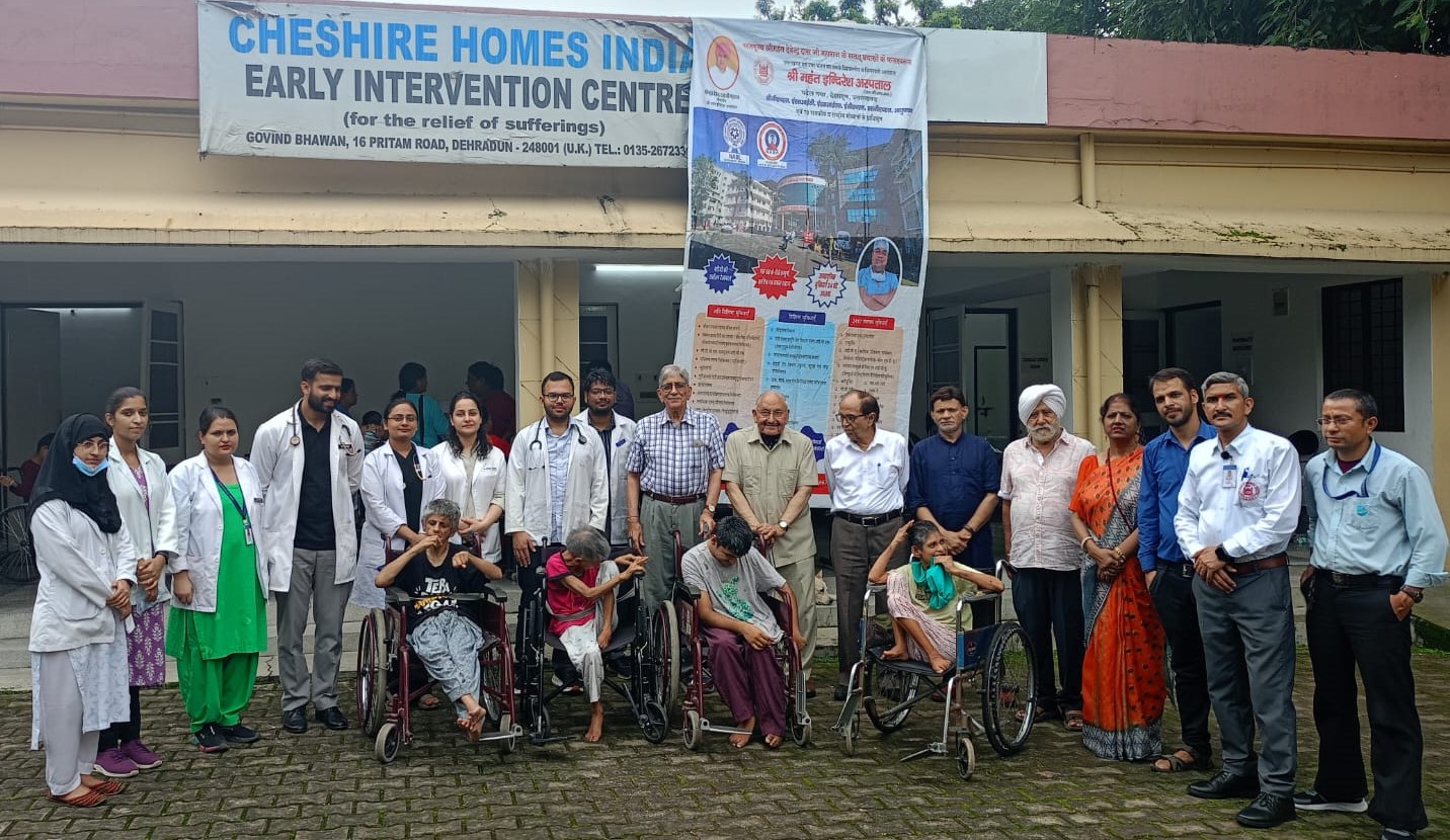 श्री महंत इन्दिरेश अस्पताल द्वारा चैशायर होम्स में निःशुल्क स्वास्थ्य शिविर का आयोजन