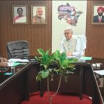 चुनाव आयुक्त डॉ. विवेक जोशी ने की निर्वाचन तैयारियों की समीक्षा बैठक