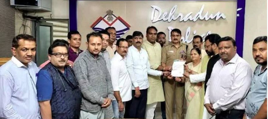 उत्तराखंड में सोशल मीडिया पर झूठ फैलाने वालों पर शिकंजा, सीएम बदलने की अफवाह फैलाने वालों पर मुकदमा दर्ज