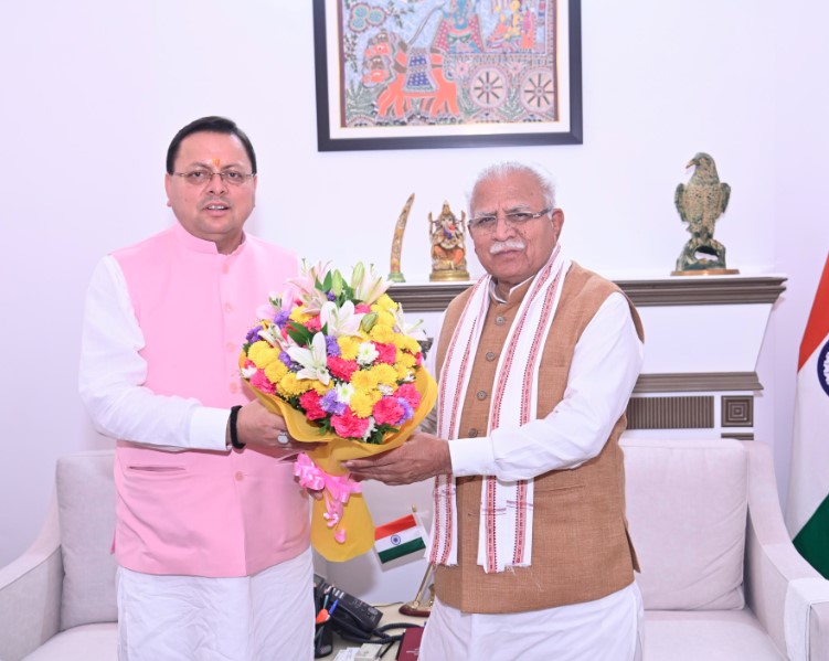 सीएम धामी ने केंद्रीय विद्युत मंत्री मनोहर लाल खट्टर से की मुलाकात