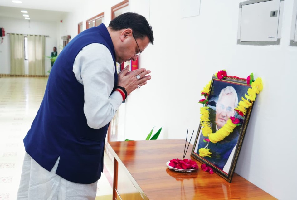 अटल बिहारी वाजपेयी की पुण्यतिथि पर CM धामी ने दी श्रद्धांजलि
