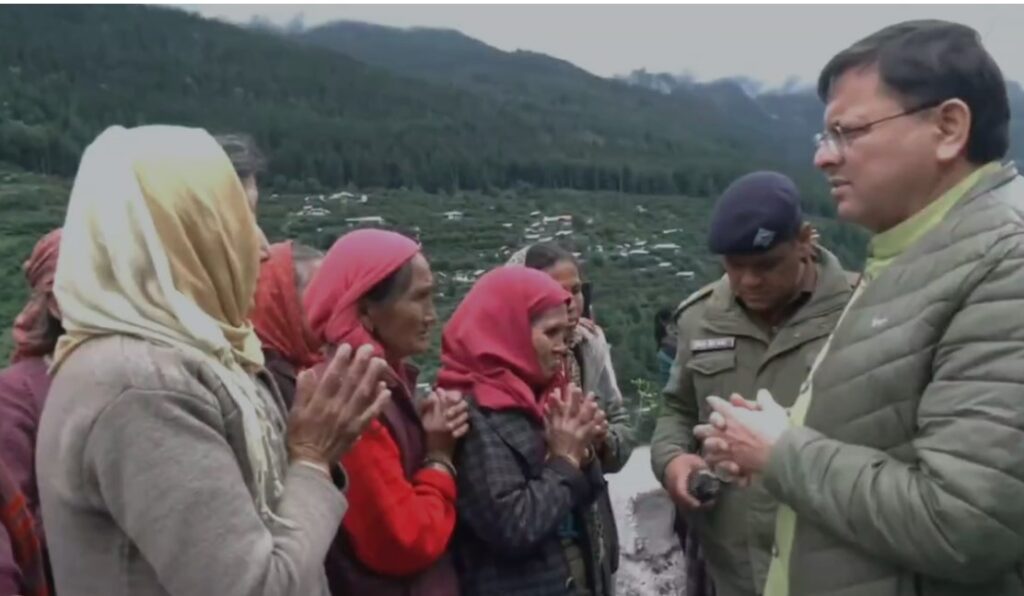 मुख्यमंत्री धामी ने धराली में आपदा प्रभावित क्षेत्रों का किया दौरा, राहत कार्यों की समीक्षा की