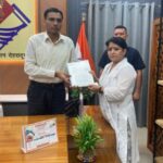 कारगी कूड़ा यार्ड हटाने को लेकर महिला कांग्रेस की मांग तेज, जिलाधिकारी को सौंपा ज्ञापन