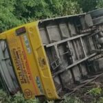 हल्द्वानी में स्कूल बस हादसा, बस पलटने से मची अफरा-तफरी, 30 बच्चे थे सवार