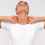 बिना दवा और सर्जरी के दूर करें ‘बफेलो हंप’, अपनाएं ये असरदार योगासन