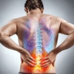 कमर और पीठ दर्द: क्या यह स्लिप डिस्क का संकेत हो सकता है?