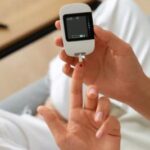 हर उम्र के लोग हो रहे हाई ब्लड शुगर के शिकार, जानिए इसके पीछे की वजहें