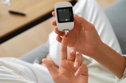 हर उम्र के लोग हो रहे हाई ब्लड शुगर के शिकार, जानिए इसके पीछे की वजहें