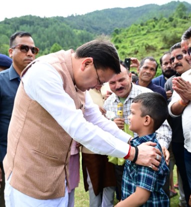 मुख्यमंत्री धामी ने कुलसारी में आपदा राहत शिविर का किया निरीक्षण