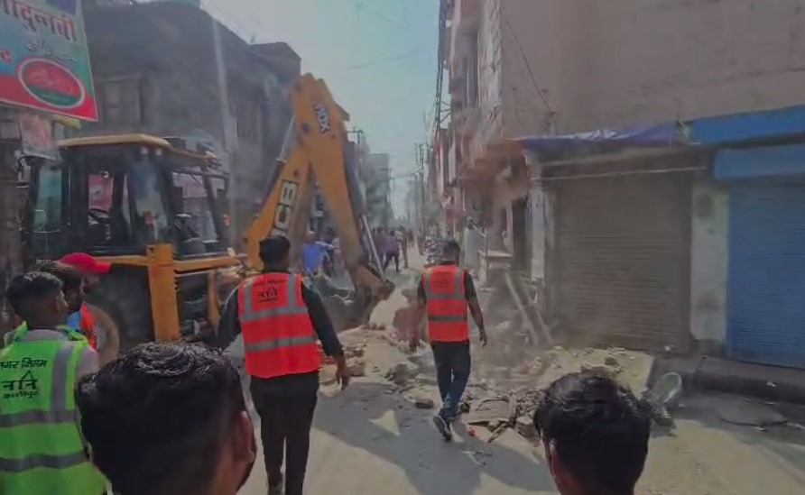 काशीपुर में उपद्रव के बाद चला बुलडोजर, अतिक्रमण पर प्रशासन की बड़ी कार्रवाई