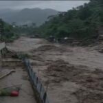 देहरादून के सहस्रधारा में बादल फटने से भारी तबाही, कई होटल और दुकानें क्षतिग्रस्त