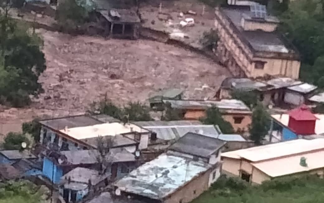 चमोली जिले के नंदानगर में बादल फटने से भारी तबाही, छह मकान ध्वस्त, सात लोग लापता
