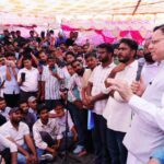धरना स्थल पर अभिभावक की तरह पहुंचे सीएम धामी- युवाओं को दिया भरोसा, भर्ती प्रकरण की होगी CBI जांच, मुकदमें भी होंगे वापस