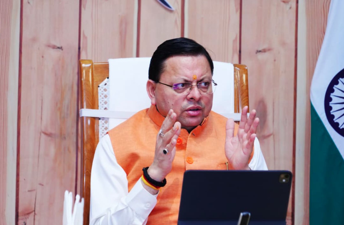 बरसात के कारण पूरी तरह से क्षतिग्रस्त हुई सड़कों का किया जाए शीघ्र पुनर्निर्माण- सीएम धामी