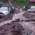 हिमाचल में बादल फटने और भूस्खलन से हाहाकार, सैकड़ों सड़कें बंद