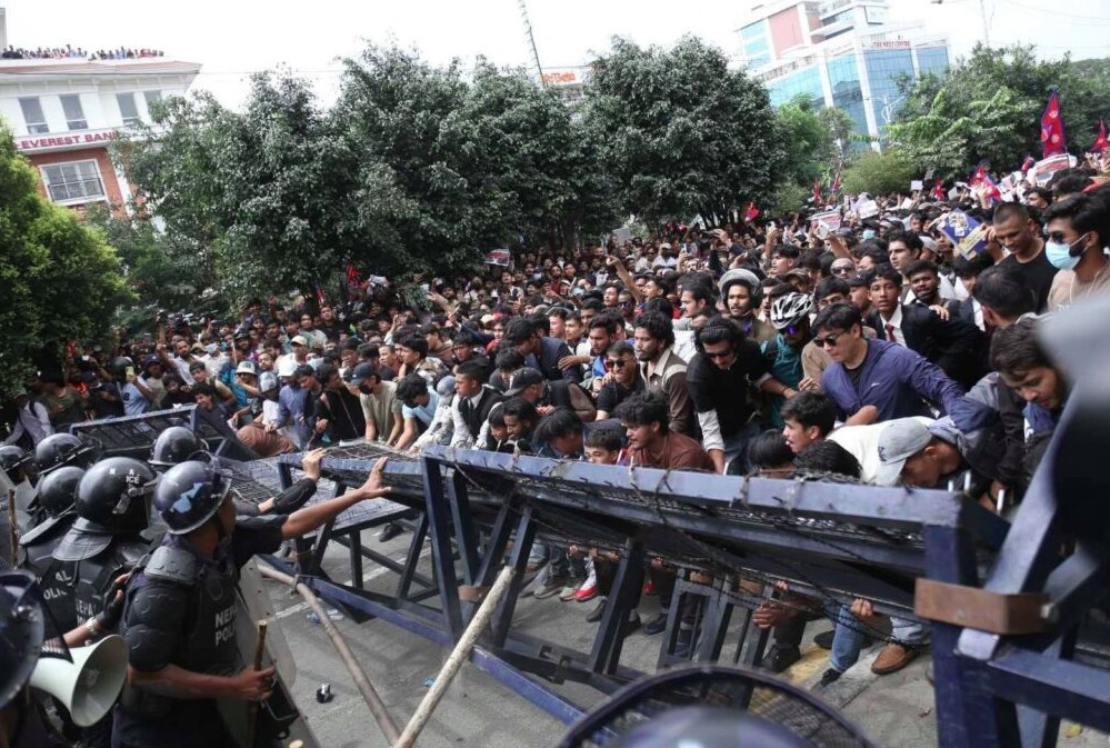 नेपाल में भ्रष्टाचार विरोधी आंदोलन ने लिया हिंसक रूप, कई इलाकों में कर्फ्यू लागू