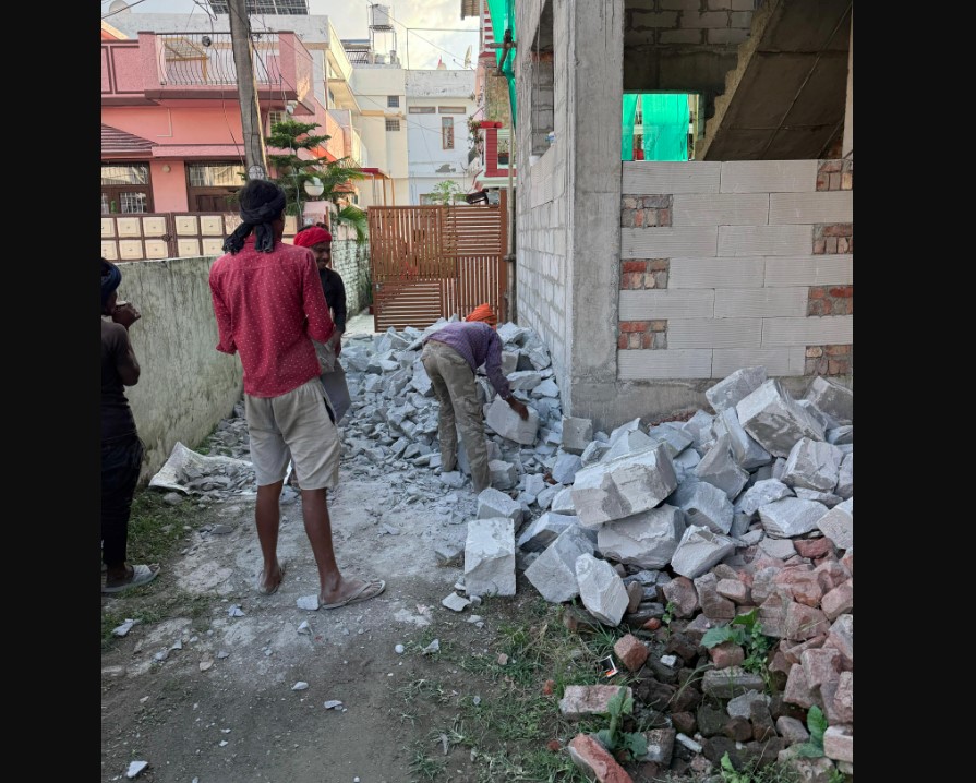 एमडीडीए की बड़ी कार्रवाई– कांवली रोड पर अवैध व्यावसायिक निर्माण ध्वस्त