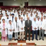 एस.जी.आर.आर.आई.एम.एण्ड एच.एस. के नव आगुंतक छात्र-छात्राओं की वाईट कोट सैरेमनी व चरक शपथ सम्पन्न