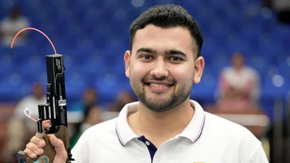 अनीश भानवाला ने आईएसएसएफ विश्व निशानेबाजी चैंपियनशिप में जीता रजत पदक