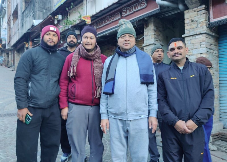 सीएम धामी ने नैनीताल में मॉर्निंग वॉक के दौरान जनता से की मुलाकात