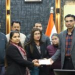 जिलाधिकारी सविन बंसल के हस्तक्षेप से बुजुर्ग विधवा और बेटी को मिला न्याय, बैंक ने लौटाए 3.30 लाख रुपये