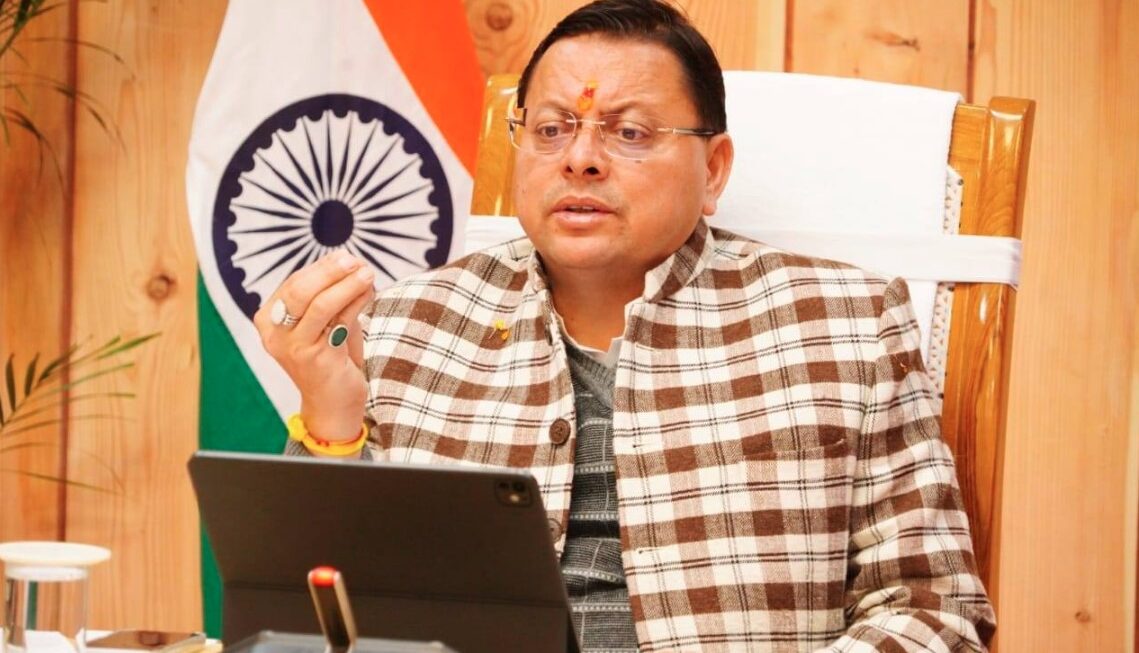 ‘जन-जन की सरकार, जन-जन के द्वार’ अभियान के तहत सीएम धामी ने अधिकारियों के साथ की समीक्षा बैठक