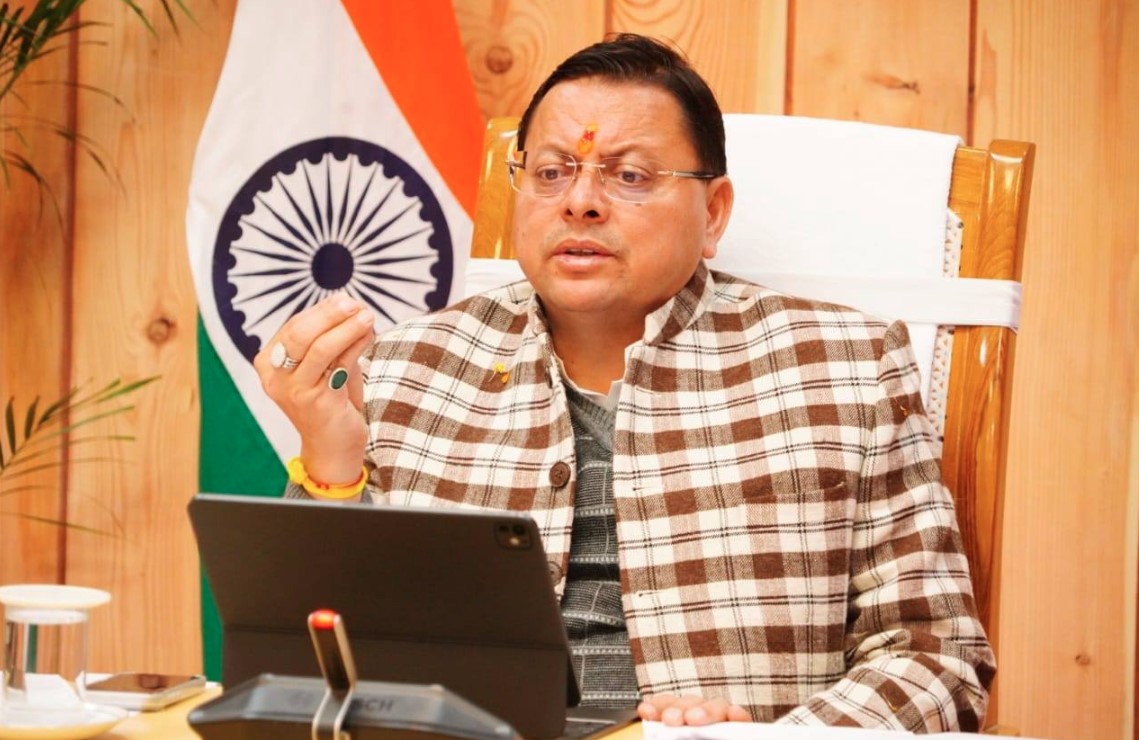 ‘जन-जन की सरकार, जन-जन के द्वार’ अभियान के तहत सीएम धामी ने अधिकारियों के साथ की समीक्षा बैठक