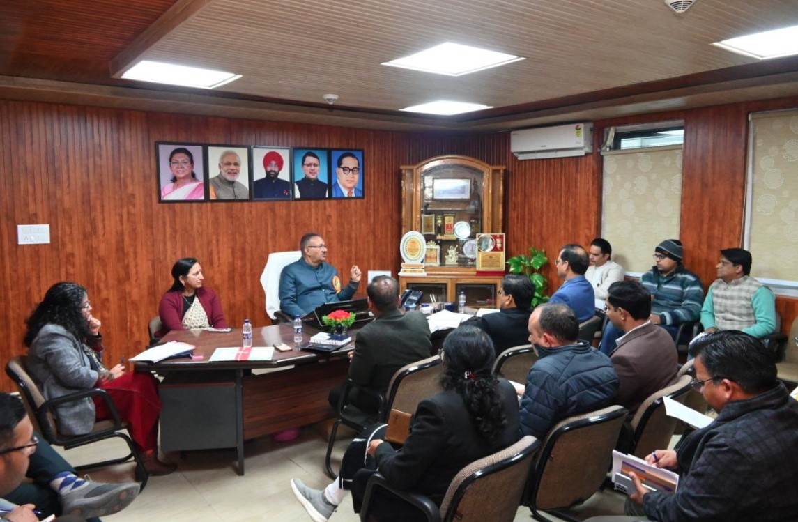 मंत्री गणेश जोशी ने मसूरी क्षेत्र में चल रही पेयजल योजनाओं की समीक्षा की