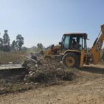 एमडीडीए की सलियावाला धौलास में अवैध प्लॉटिंग पर बड़ी कार्रवाई, 8 से 10 बीघा भूमि पर चला ध्वस्तीकरण अभियान