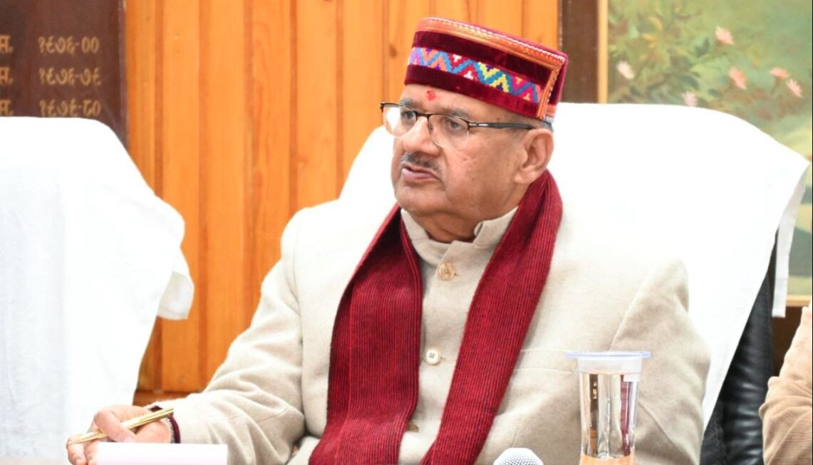 कैबिनेट मंत्री गणेश जोशी ने विकास योजनाओं की प्रगति को लेकर अधिकारियों के साथ की समीक्षा बैठक