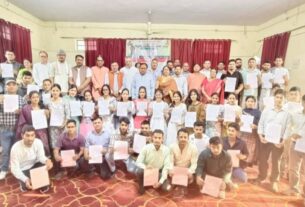 कैबिनेट मंत्री डॉ. धन सिंह रावत ने चयनित 44 कनिष्ठ सहायकों को सौंपे नियुक्ति पत्र