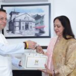 मुख्यमंत्री धामी ने प्रसिद्ध अभिनेत्री एवं लोकसभा सांसद हेमा मालिनी से की शिष्टाचार भेंट