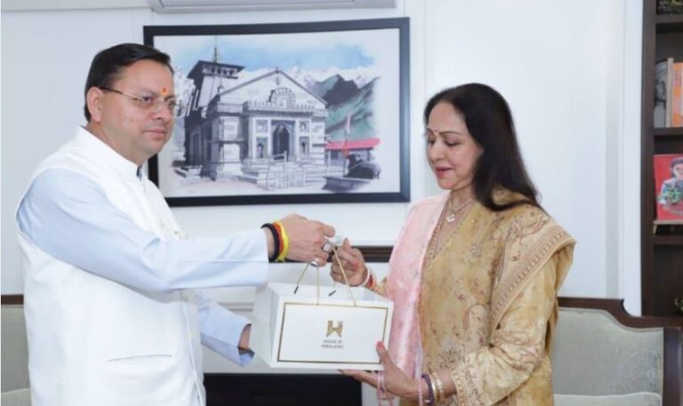 मुख्यमंत्री धामी ने प्रसिद्ध अभिनेत्री एवं लोकसभा सांसद हेमा मालिनी से की शिष्टाचार भेंट