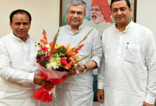 केन्द्रीय रेल मंत्री से मिले कैबिनेट मंत्री डाॅ. धन सिंह और सांसद अनिल बलूनी