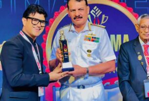 नौसेना प्रमुख एडमिरल दिनेश के. त्रिपाठी ने शिक्षाविद ललित मोहन जोशी को किया सम्मानित