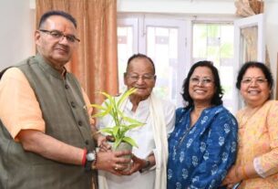 मंत्री गणेश जोशी ने रिटायर्ड हवलदार उदय सिंह थापा को दी 100वें जन्मदिवस की शुभकामनाएं