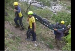 दर्दनाक सड़क हादसा- गहरी खाई में गिरा वाहन, चालक की मौत