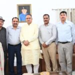 सैनिक कल्याण मंत्री गणेश जोशी से भूतपूर्व सैनिक के एक प्रतिनिधिमंडल ने की मुलाकात