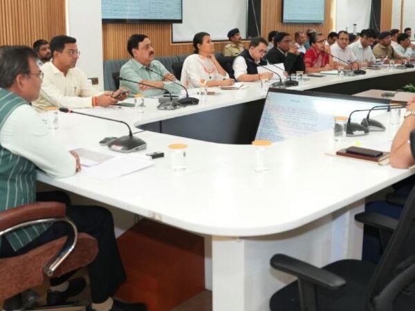 मुख्य सचिव आनन्द बर्द्धन ने कुम्भ मेला – 2027 की तैयारियों को लेकर ली बैठक