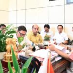 कैबिनेट मंत्री गणेश जोशी ने सिंचाई विभाग के अधिकारियों के साथ की बैठक