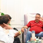 मंत्री गणेश जोशी ने कृषि एवं उद्यान विभाग के अधिकारियों के साथ की बैठक