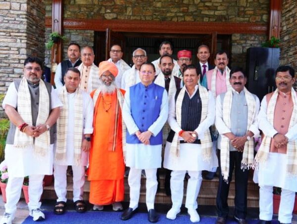 मुख्यमंत्री धामी से ओबीसी वेलफेयर पार्लियामेंट्री कमेटी के प्रतिनिधिमंडल ने की भेंट
